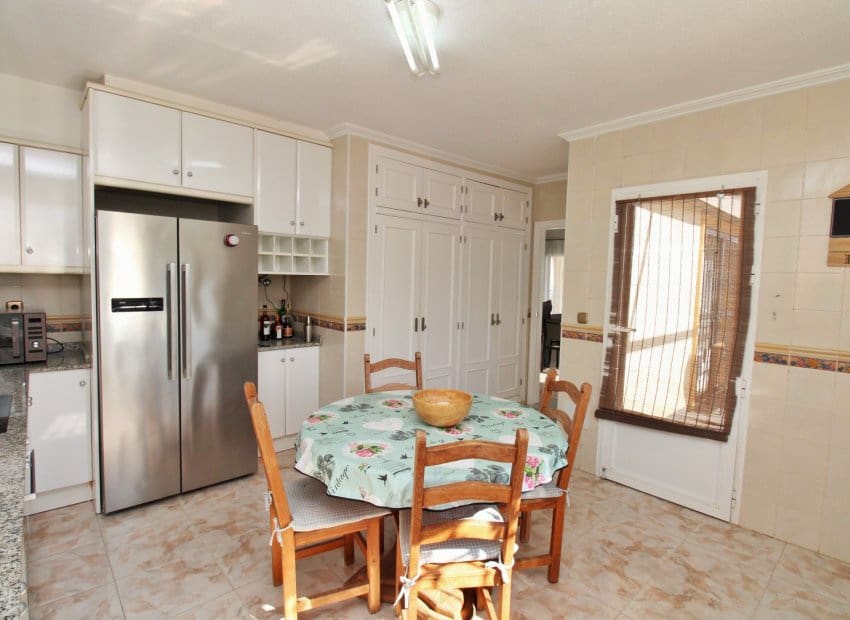 4 sovrum Villa till salu i Playa Flamenca med pool - 379 000 € (Ref: 9649894)