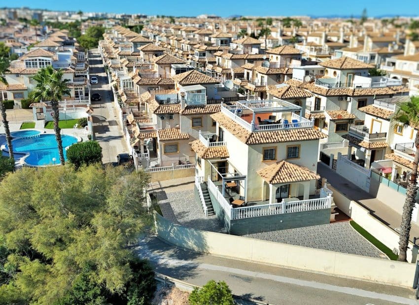 4 sovrum Villa till salu i Playa Flamenca med pool - 379 000 € (Ref: 9649894)