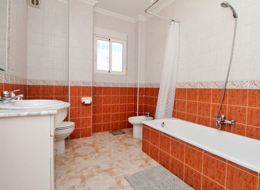 4 sovrum Villa till salu i Playa Flamenca med pool - 379 000 € (Ref: 9649894)