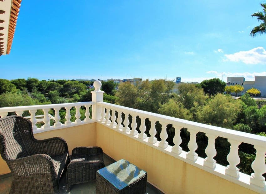 4 sovrum Villa till salu i Playa Flamenca med pool - 379 000 € (Ref: 9649894)