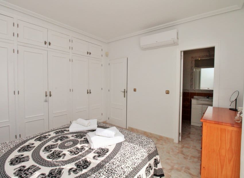 4 sovrum Villa till salu i Playa Flamenca med pool - 379 000 € (Ref: 9649894)