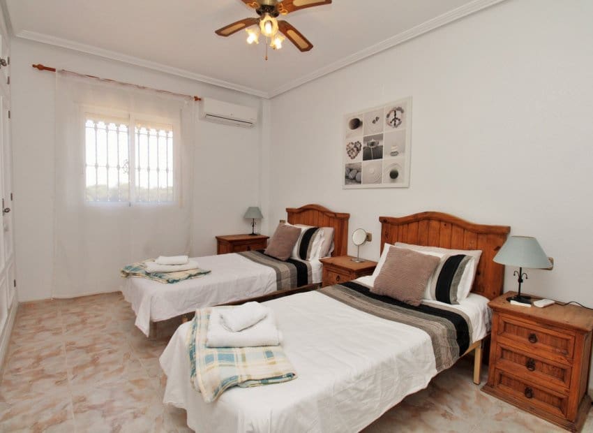 4 sovrum Villa till salu i Playa Flamenca med pool - 379 000 € (Ref: 9649894)