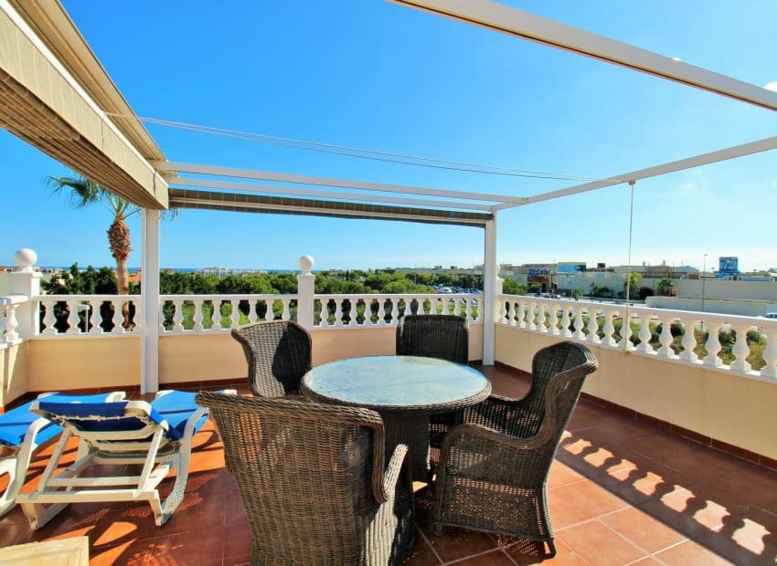 4 sovrum Villa till salu i Playa Flamenca med pool - 379 000 € (Ref: 9649894)