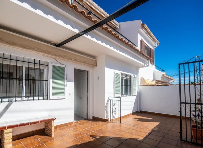 3 bedroom Villa for sale in San Miguel de Salinas - € 144,900 (Ref: 9653331)