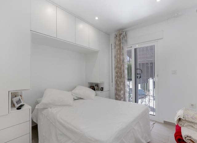 2 bedroom Apartment for sale in El Moncayo - El Pòrtic, Guardamar del Segura with pool - € 180,000 (Ref: 9657038)