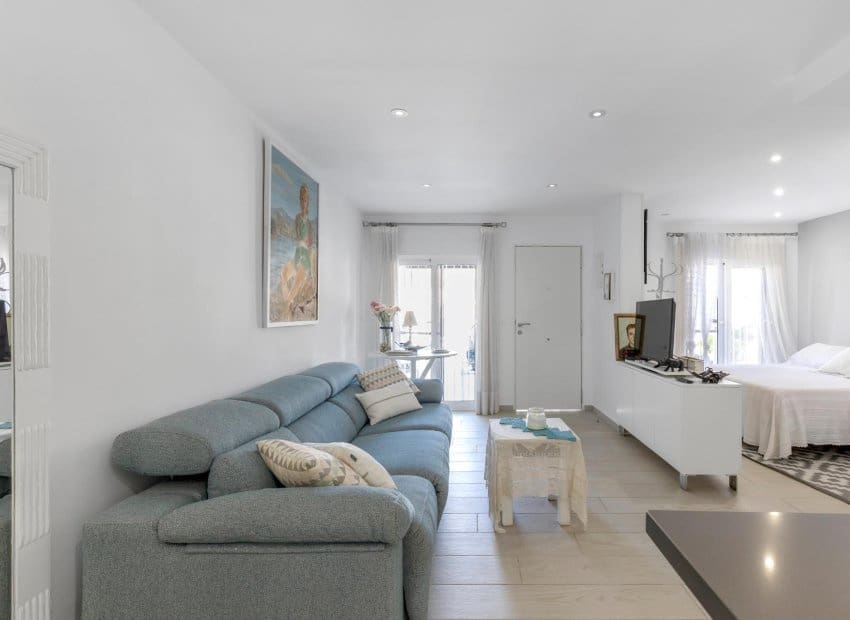 2 bedroom Apartment for sale in Guardamar del Segura with pool - € 180,000 (Ref: 9657038)