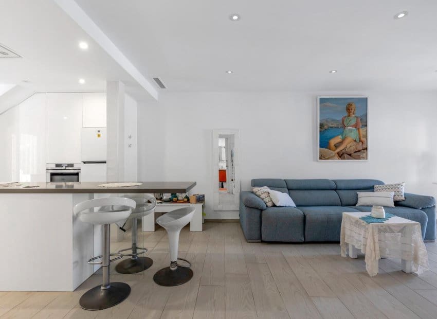 2 bedroom Apartment for sale in Guardamar del Segura with pool - € 180,000 (Ref: 9657038)