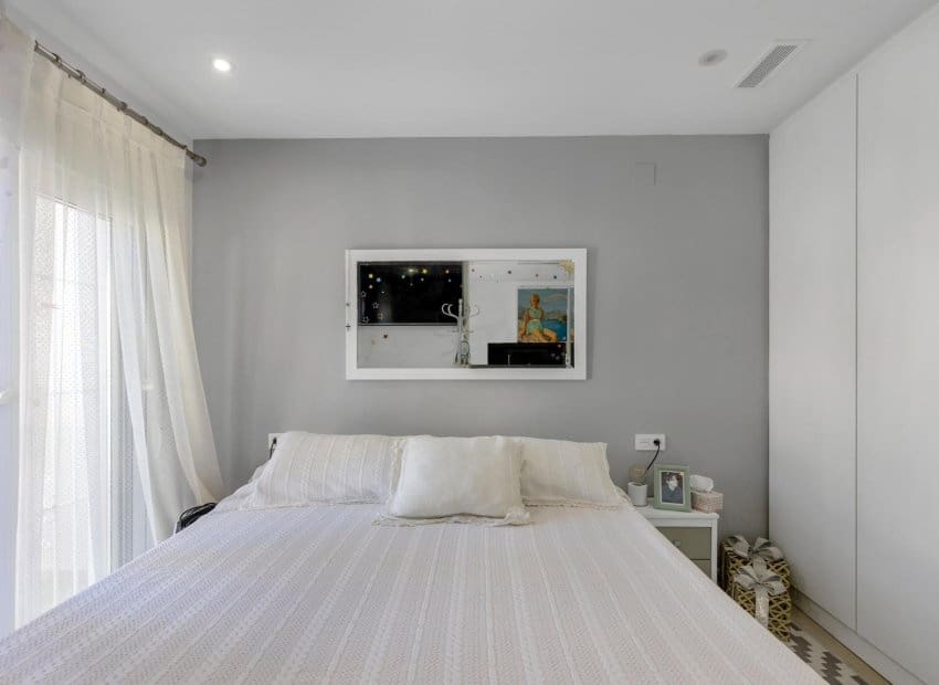 2 bedroom Apartment for sale in Guardamar del Segura with pool - € 180,000 (Ref: 9657038)