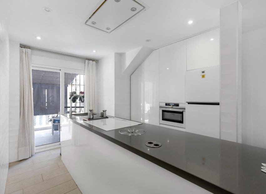 2 bedroom Apartment for sale in Guardamar del Segura with pool - € 180,000 (Ref: 9657038)