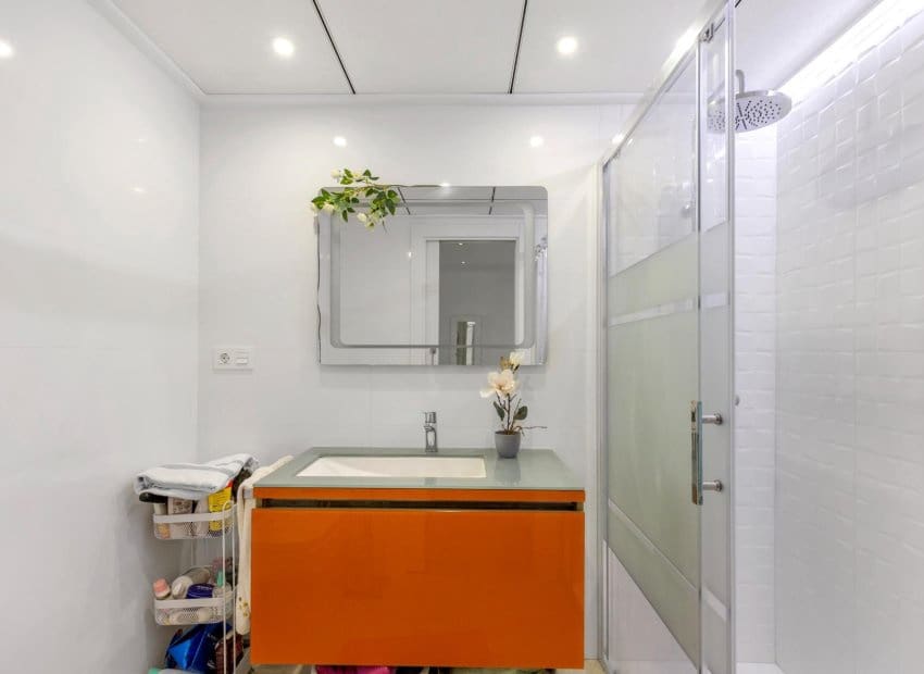 2 bedroom Apartment for sale in Guardamar del Segura with pool - € 180,000 (Ref: 9657038)