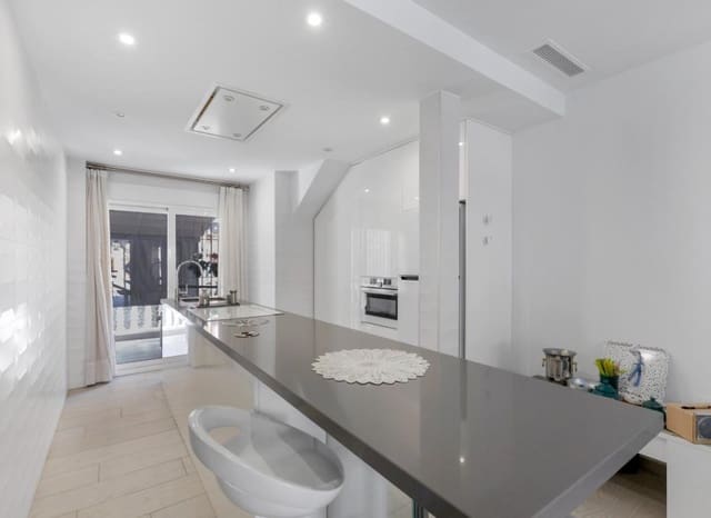 2 bedroom Apartment for sale in El Moncayo - El Pòrtic, Guardamar del Segura with pool - € 180,000 (Ref: 9657038)