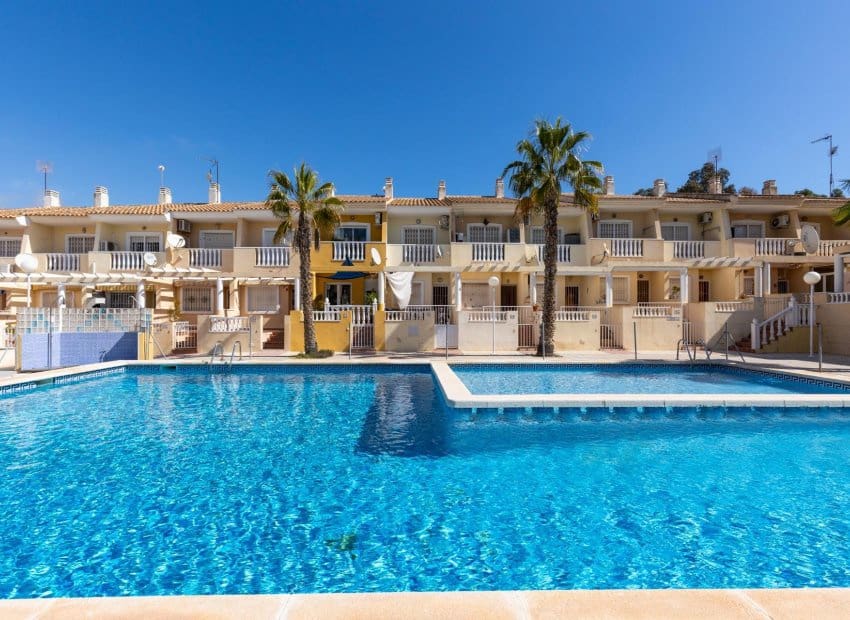 2 bedroom Apartment for sale in Guardamar del Segura with pool - € 180,000 (Ref: 9657038)