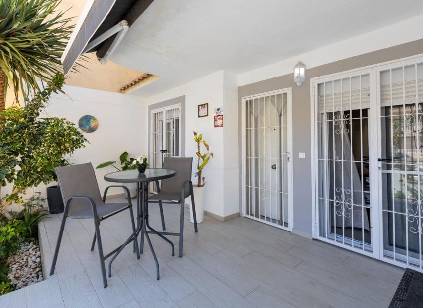 2 bedroom Apartment for sale in Guardamar del Segura with pool - € 180,000 (Ref: 9657038)