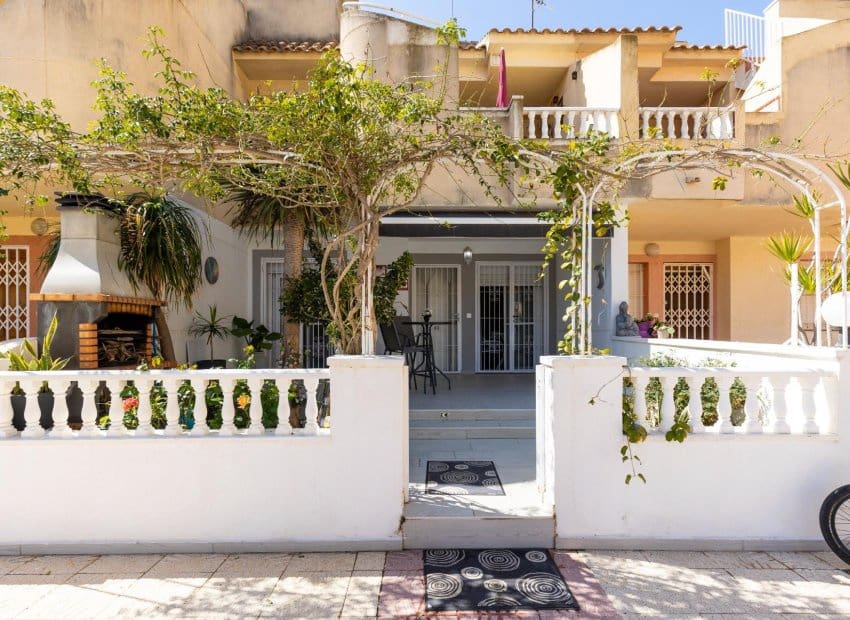 2 bedroom Apartment for sale in Guardamar del Segura with pool - € 180,000 (Ref: 9657038)