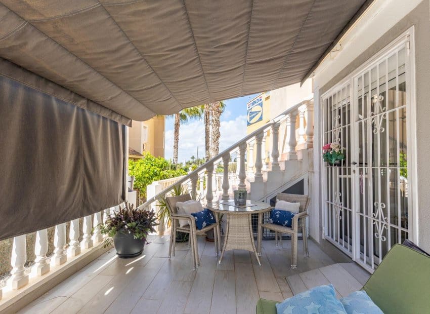 2 bedroom Apartment for sale in Guardamar del Segura with pool - € 180,000 (Ref: 9657038)