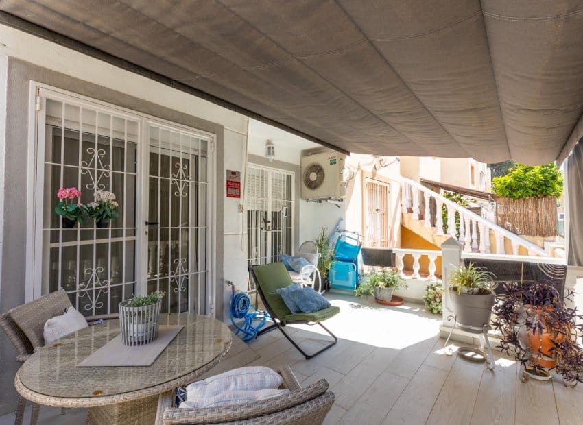 2 bedroom Apartment for sale in Guardamar del Segura with pool - € 180,000 (Ref: 9657038)