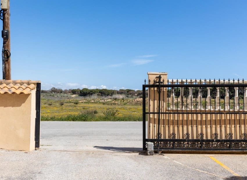 2 bedroom Apartment for sale in Guardamar del Segura with pool - € 180,000 (Ref: 9657038)