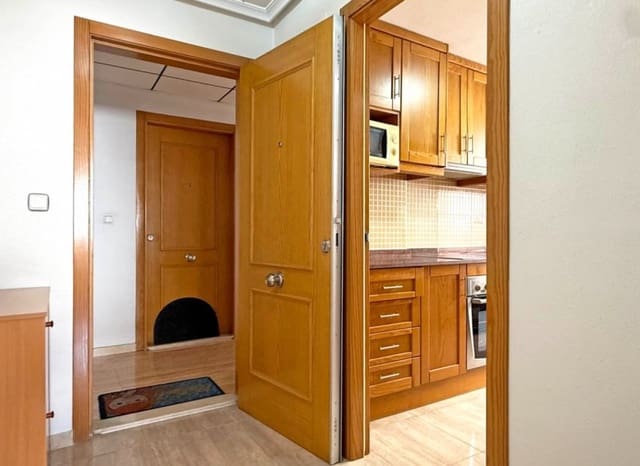 3 bedroom Apartment for sale in Centro, Torrevieja with pool - € 169,000 (Ref: 9657043)