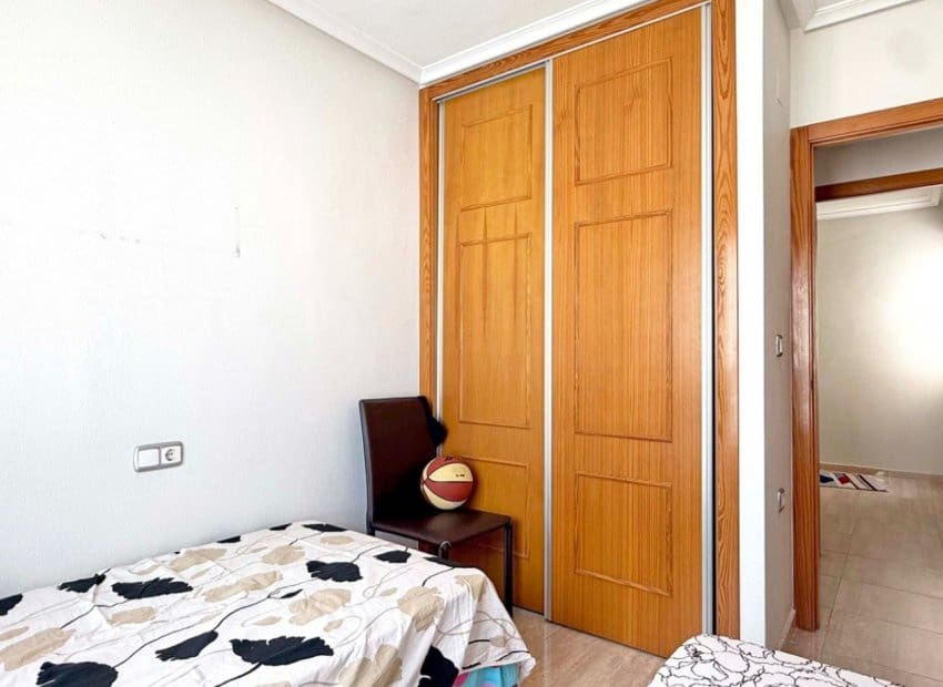 3 bedroom Apartment for sale in Torrevieja with pool - € 169,000 (Ref: 9657043)