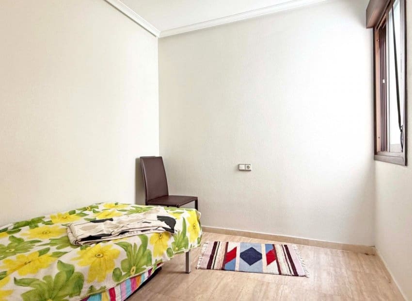 3 bedroom Apartment for sale in Torrevieja with pool - € 169,000 (Ref: 9657043)