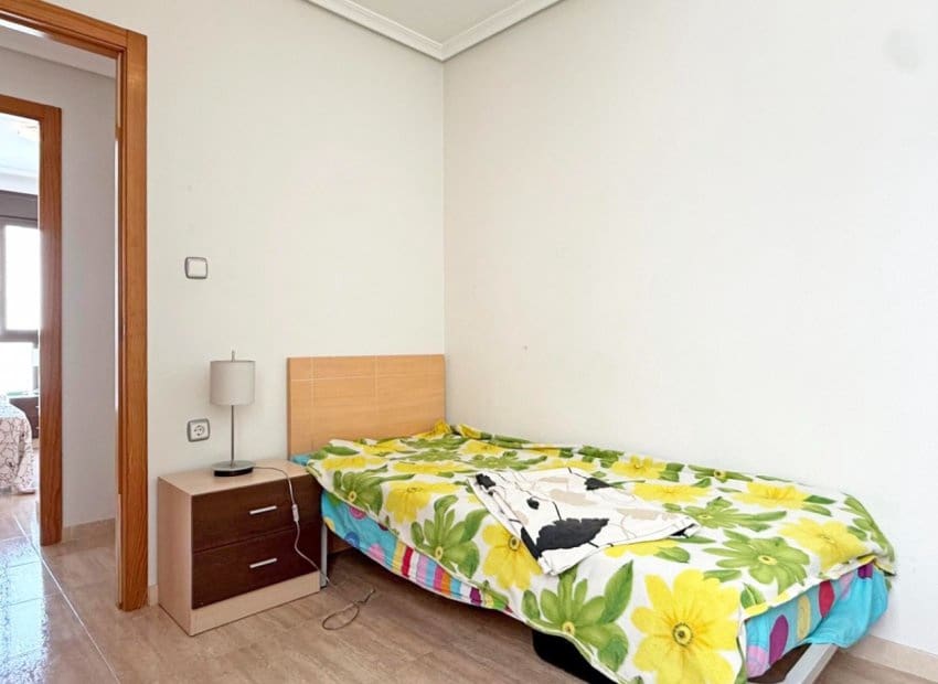 3 bedroom Apartment for sale in Torrevieja with pool - € 169,000 (Ref: 9657043)