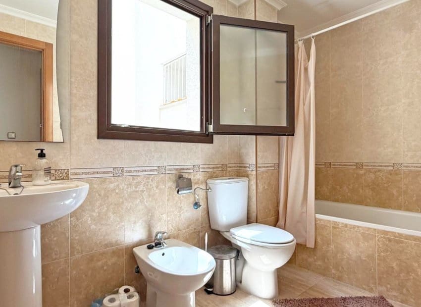 3 bedroom Apartment for sale in Torrevieja with pool - € 169,000 (Ref: 9657043)