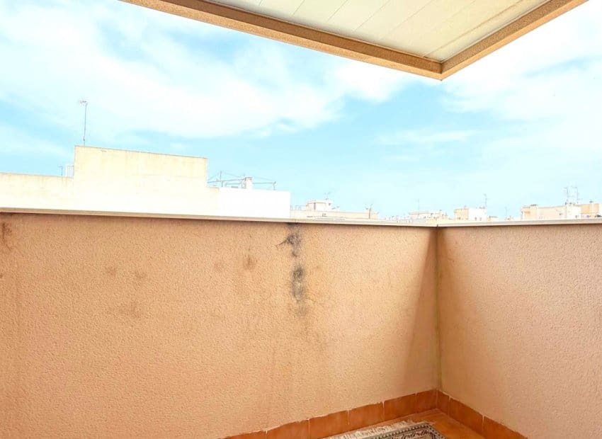 3 bedroom Apartment for sale in Torrevieja with pool - € 169,000 (Ref: 9657043)