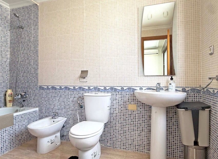 3 bedroom Apartment for sale in Torrevieja with pool - € 169,000 (Ref: 9657043)