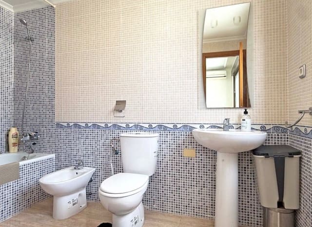 3 bedroom Apartment for sale in Centro, Torrevieja with pool - € 169,000 (Ref: 9657043)