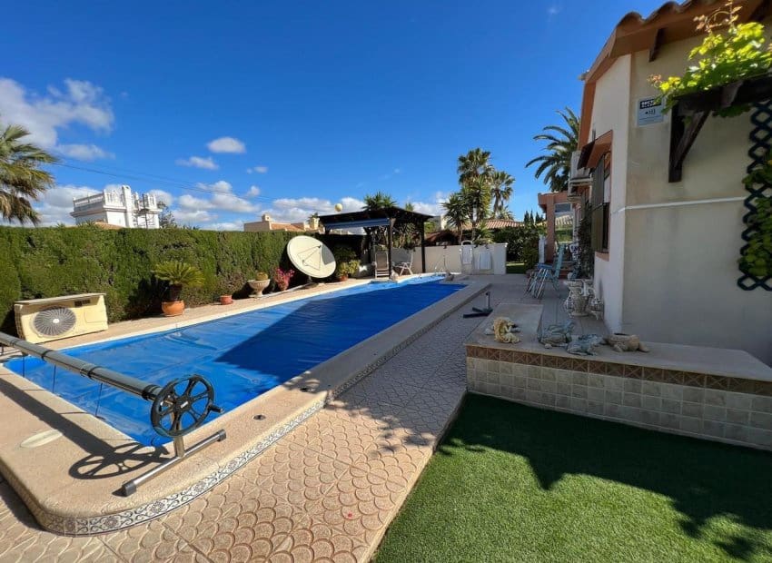3 soveværelse Villa til salg i Cabo Roig med swimmingpool - € 790.000 (Ref: 9657047)