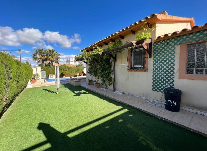 3 soveværelse Villa til salg i Cabo Roig med swimmingpool - € 790.000 (Ref: 9657047)