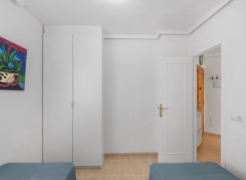 3 sypialnia Apartament na sprzedaż w Torrevieja z basenem - 189 000 € (Ref: 9659671)