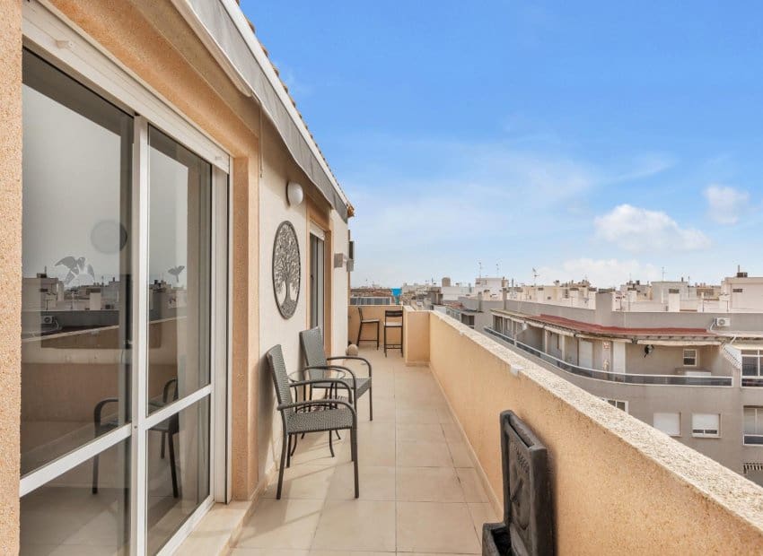 3 sypialnia Apartament na sprzedaż w Torrevieja z basenem - 189 000 € (Ref: 9659671)