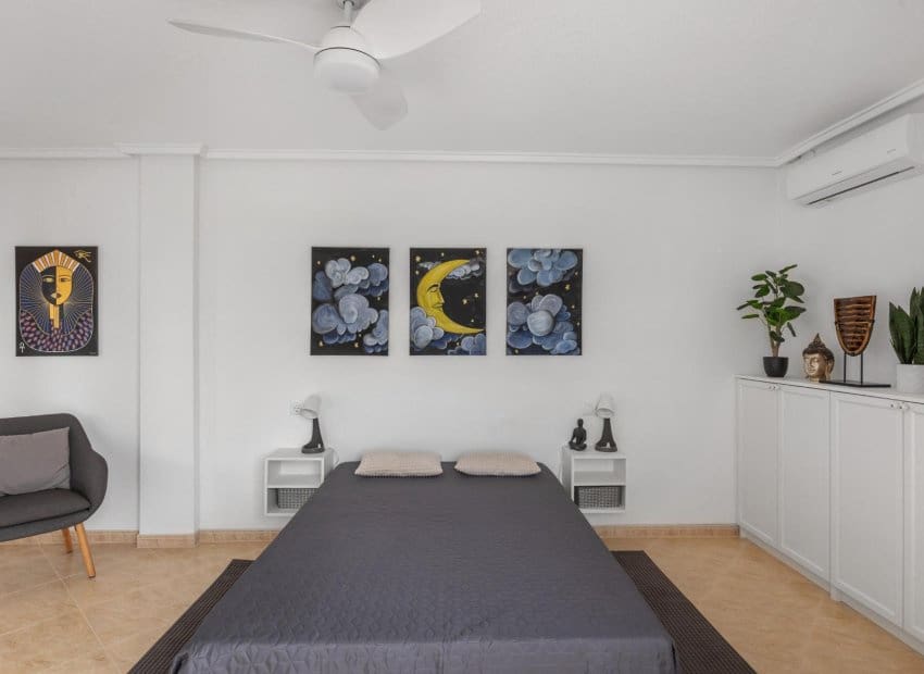 3 sypialnia Apartament na sprzedaż w Torrevieja z basenem - 189 000 € (Ref: 9659671)