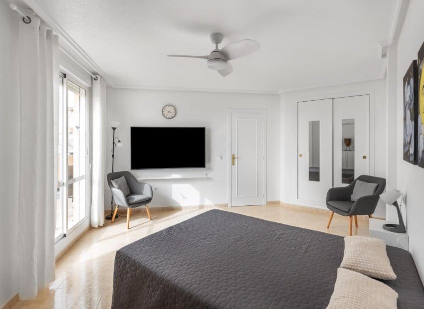 3 sypialnia Apartament na sprzedaż w Torrevieja z basenem - 189 000 € (Ref: 9659671)