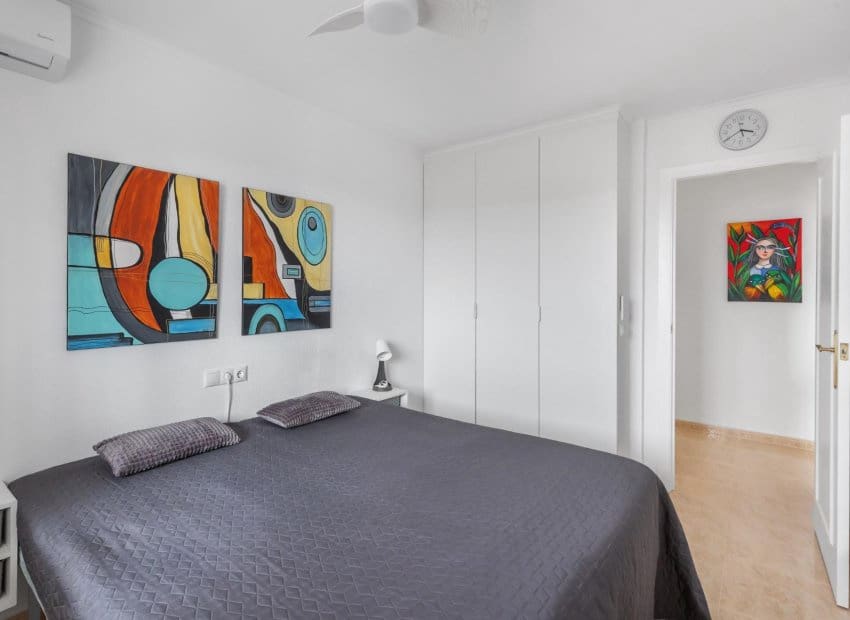 3 sypialnia Apartament na sprzedaż w Torrevieja z basenem - 189 000 € (Ref: 9659671)