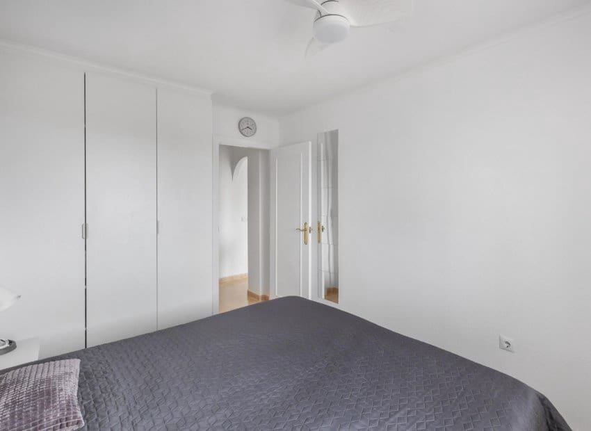 3 sypialnia Apartament na sprzedaż w Torrevieja z basenem - 189 000 € (Ref: 9659671)