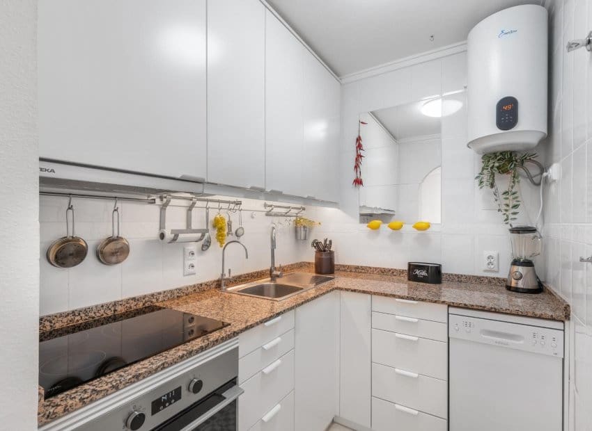 3 sypialnia Apartament na sprzedaż w Torrevieja z basenem - 189 000 € (Ref: 9659671)