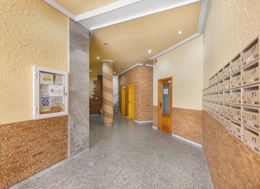 3 sypialnia Apartament na sprzedaż w Torrevieja z basenem - 189 000 € (Ref: 9659671)