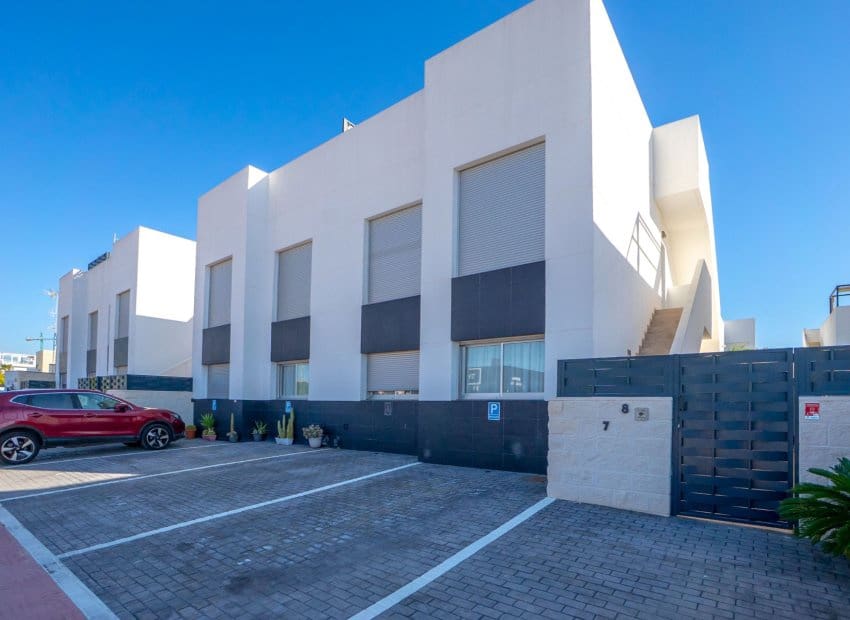 2 bedroom Apartment for sale in Ciudad Quesada with pool - € 249,000 (Ref: 9659673)