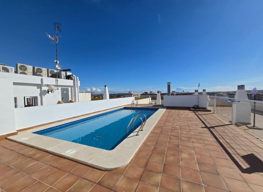 3 Zimmer Apartment zu verkaufen in Los Montesinos mit Pool - 145.000 € (Ref: 9659816)