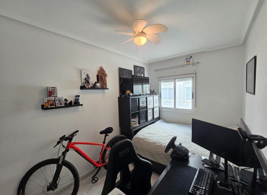 3 Zimmer Apartment zu verkaufen in Los Montesinos mit Pool - 145.000 € (Ref: 9659816)