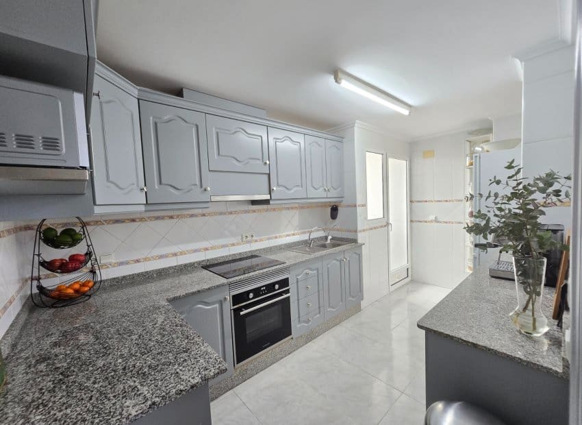 3 Zimmer Apartment zu verkaufen in Los Montesinos mit Pool - 145.000 € (Ref: 9659816)