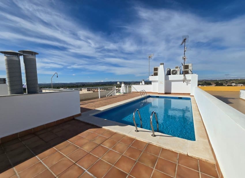 3 Zimmer Apartment zu verkaufen in Los Montesinos mit Pool - 145.000 € (Ref: 9659816)
