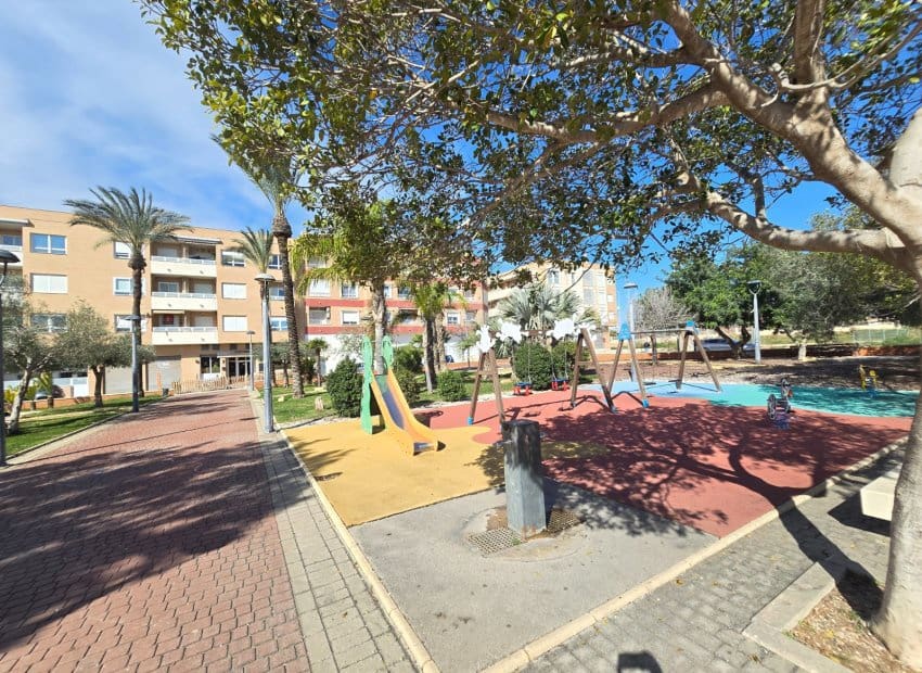 3 Zimmer Apartment zu verkaufen in Los Montesinos mit Pool - 145.000 € (Ref: 9659816)