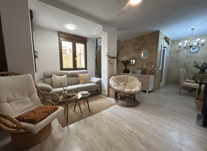 Casa de 2 habitaciones en Torrevieja en venta con piscina - 189.900 € (Ref: 9662191)