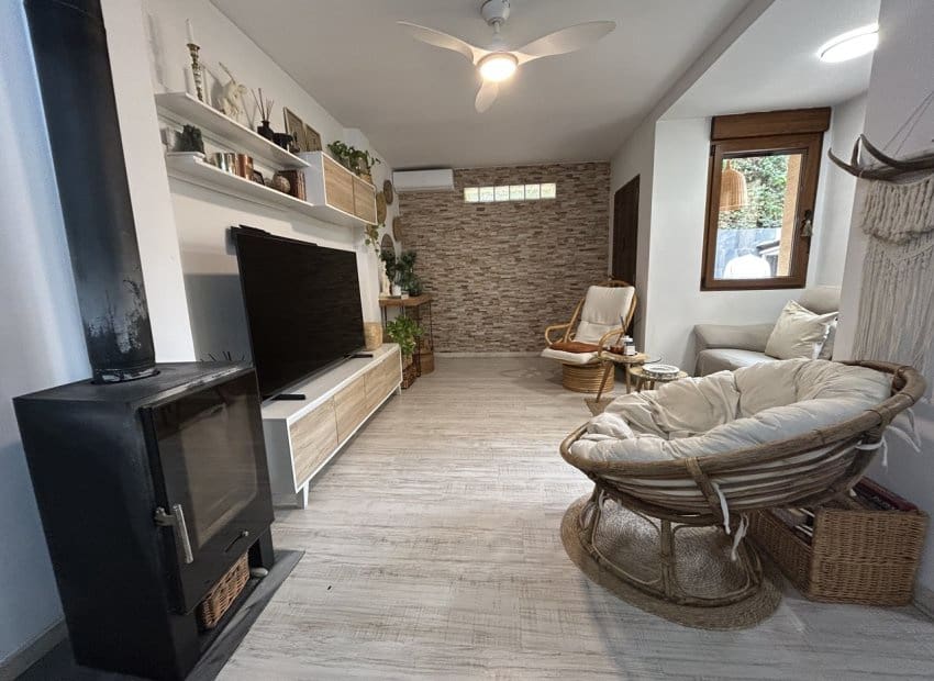 Casa de 2 habitaciones en Torrevieja en venta con piscina - 189.900 € (Ref: 9662191)