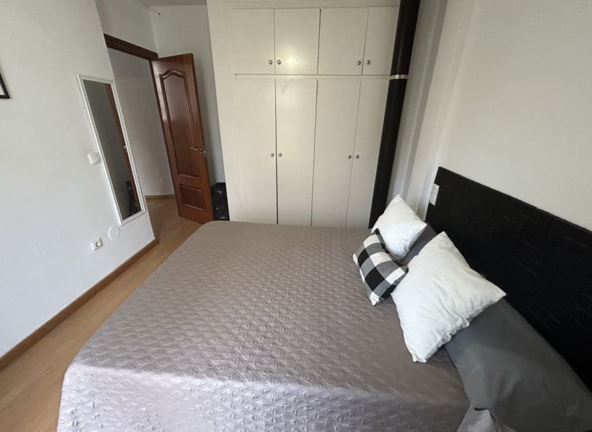 Casa de 2 habitaciones en Torrevieja en venta con piscina - 189.900 € (Ref: 9662191)