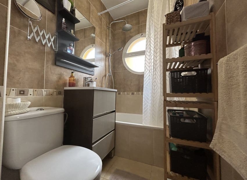 Casa de 2 habitaciones en Torrevieja en venta con piscina - 189.900 € (Ref: 9662191)