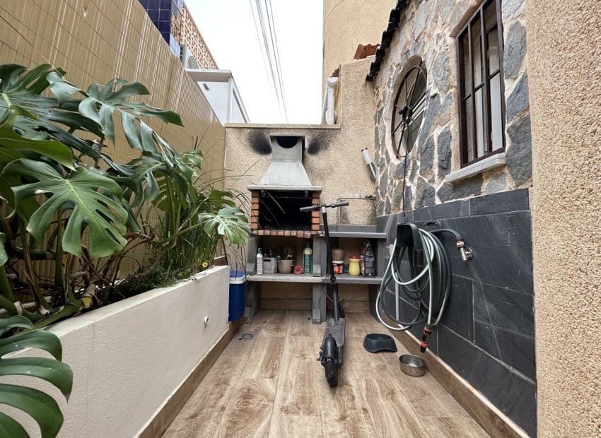 Casa de 2 habitaciones en Torrevieja en venta con piscina - 189.900 € (Ref: 9662191)